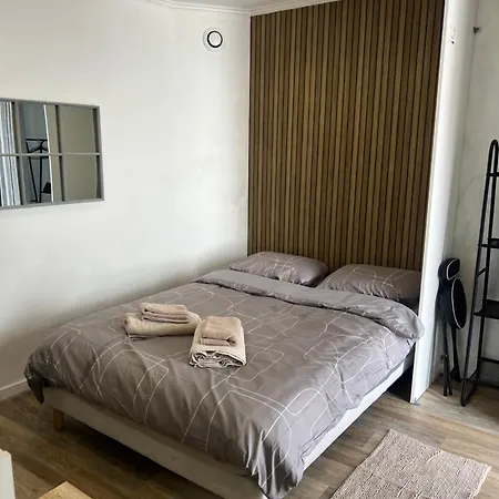 Charmant Studio Mantes-La-Jolie Апартаменты Мант-ла-Жоли